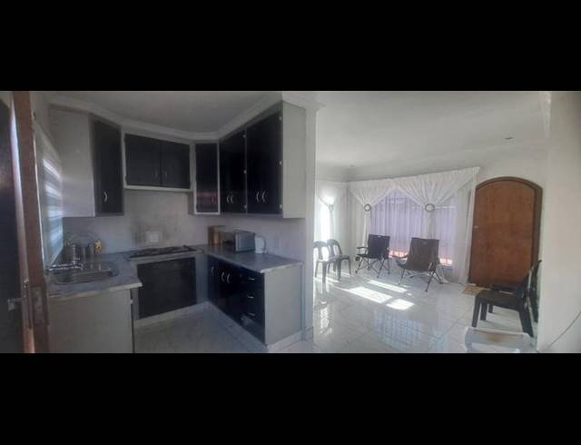 3 BEDROOM HOUSE FOR SALE IN PROTEA NORTH